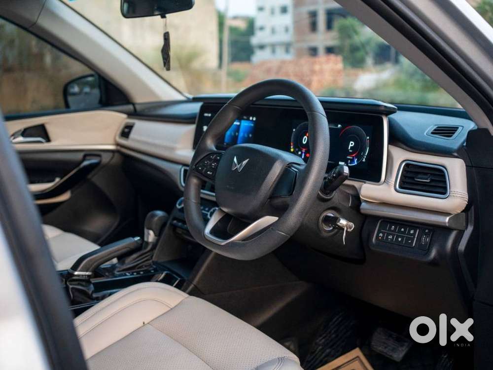 Mahindra Xuv700 2.0 Ax 5 Petrol At Str, 2024, Petrol