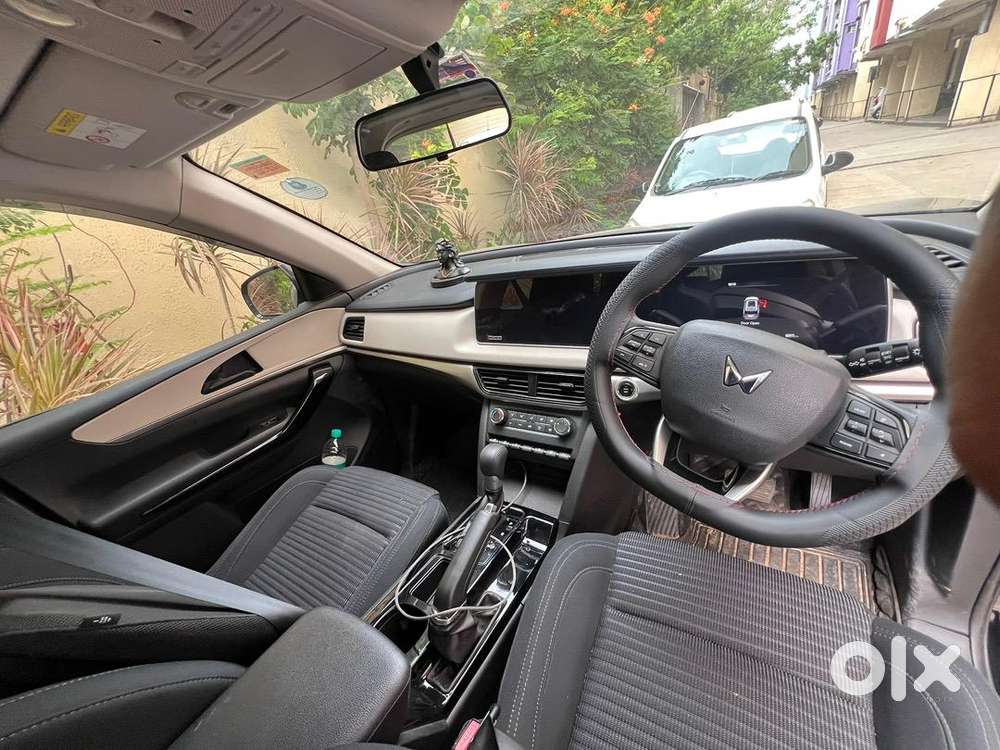Mahindra Xuv700 2025 Diesel Well Maintained