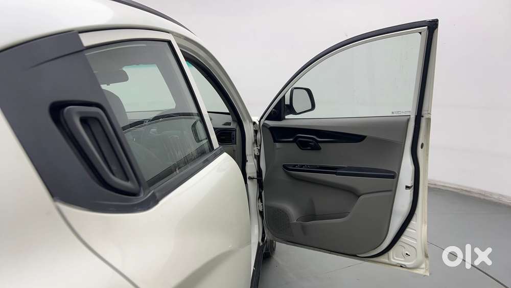 Mahindra Kuv 100 Mfalcon G80 K4, 2017, Petrol