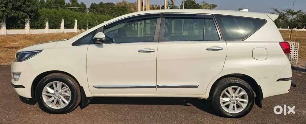 Innova Crysta 2.4 V Mt 7 Str 2020