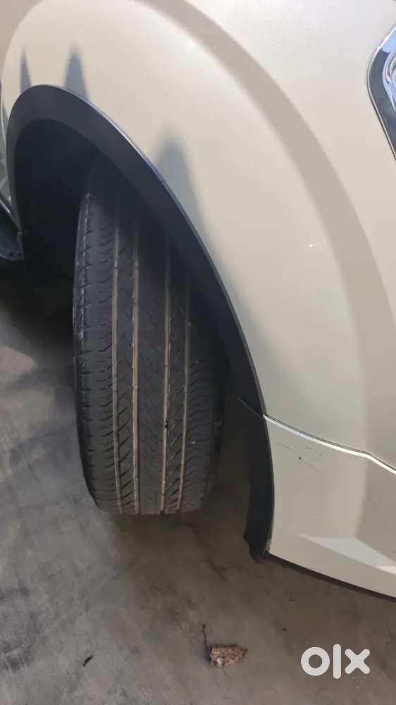 Xuv5oo W11(o)