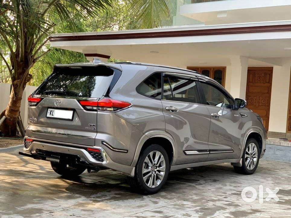 Toyota Innova Hycross 2.0 Vx Hybrid 8 Str, 2023, Petrol