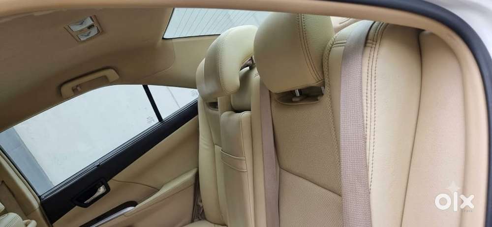 Toyota Camry Hybrid 2016