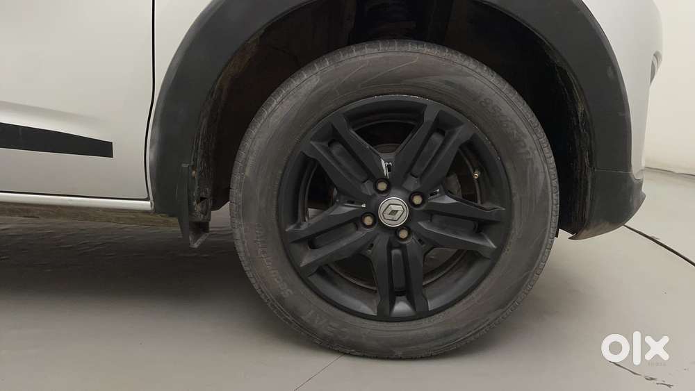 Renault Triber Rxz, 2023, Petrol