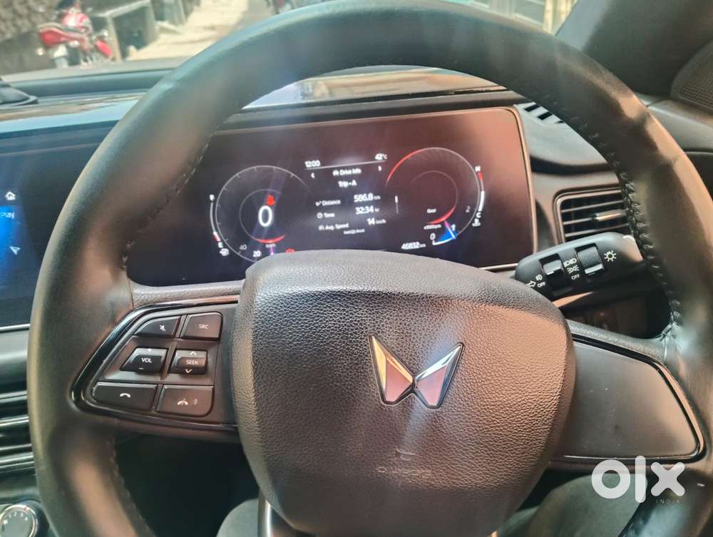 Mahindra Xuv700 2.0 Ax 5 Petrol Mt Str, 2022, Petrol