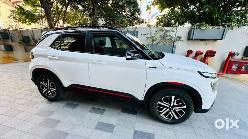 Venu N8 Dual Tone Dct Only 14000 Km Driven Single-handed