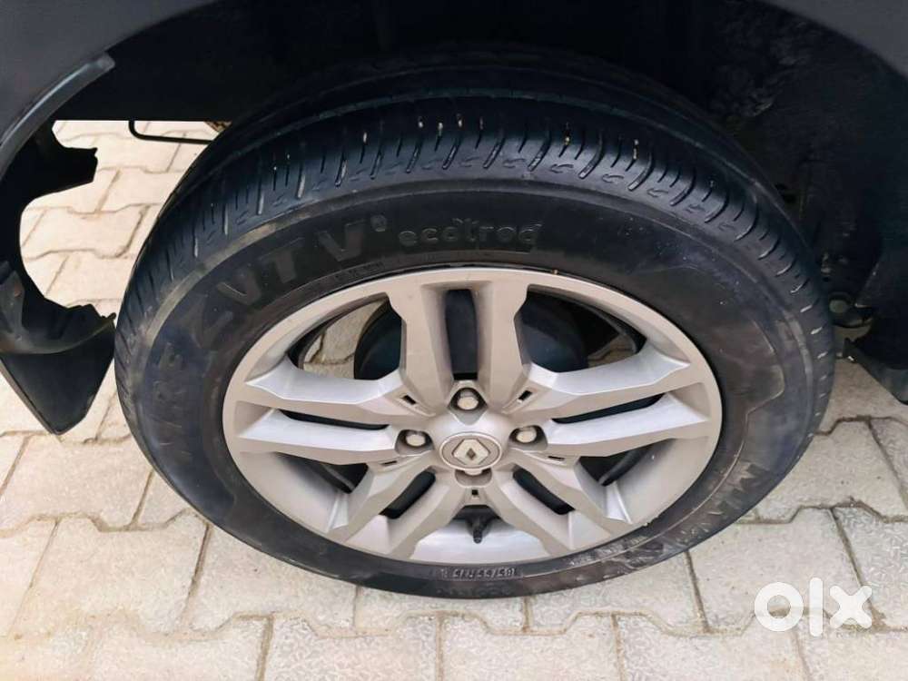 Renault Triber Rxz, 2023, Petrol