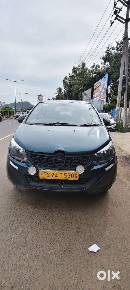 Mahindra Marazzo M2 8 Seater