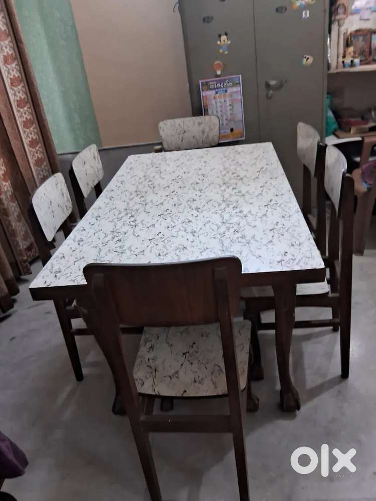 Dinning table with 6 chairs