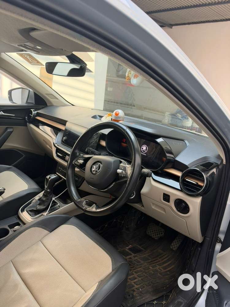 Skoda Slavia Petrol 2023