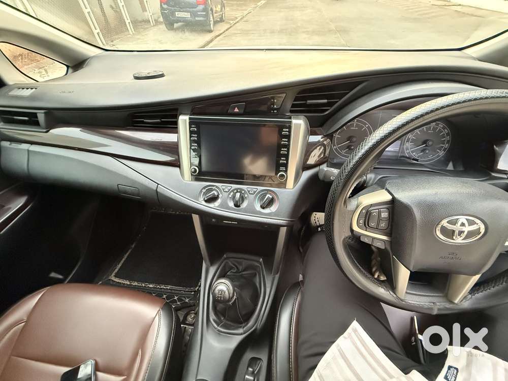 Toyota Innova Crysta 2.4 G Mt 8s, 2023, Diesel