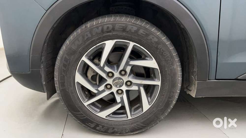 Mahindra Xuv300 1.2 W8 (o) Amt Petrol, 2022, Petrol