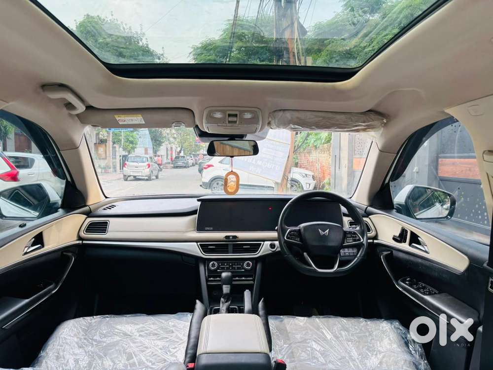 Mahindra Xuv700 2.0 Ax 7 Petrol At Str, 2021, Petrol