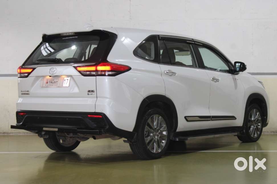 Toyota Innova Hycross 2.0 Zx Hybrid 7 Str, 2025, Petrol