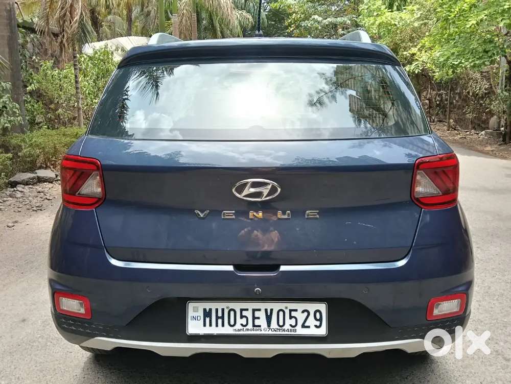 Hyundai Venue 2022 Petrol 68000 Km Driven