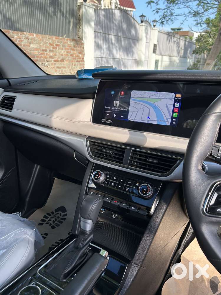 Mahindra Xuv700 2.0 Ax 7 Petrol At Str, 2024, Petrol