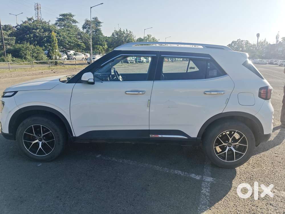 Hyundai Venue Sx Knight Edition Mt, 2023, Petrol
