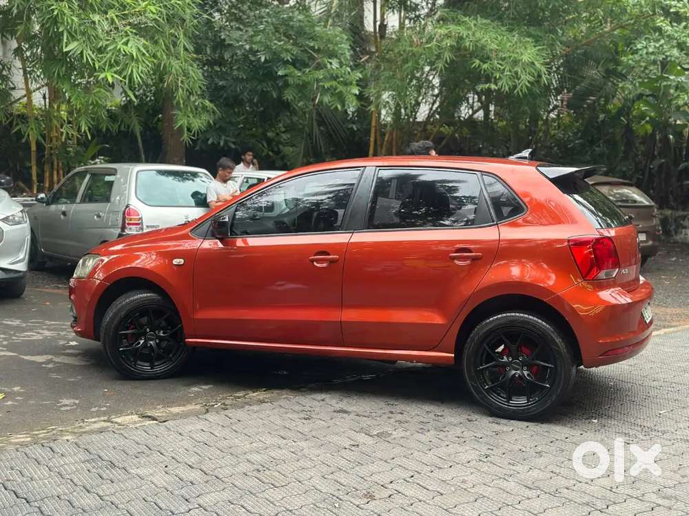 Volkswagen Polo 2014 
16inch Onyx Alloy Wheel 
Yokohama Earth 1 Tyre