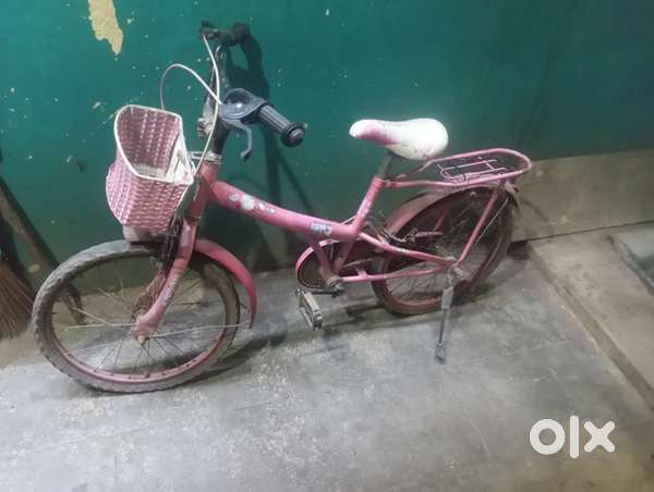 Girls cycle