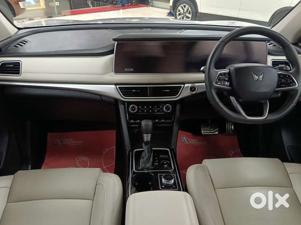Mahindra Xuv700 2.0 Ax 7 Petrol At Luxury Pack Str, 2023, Petrol