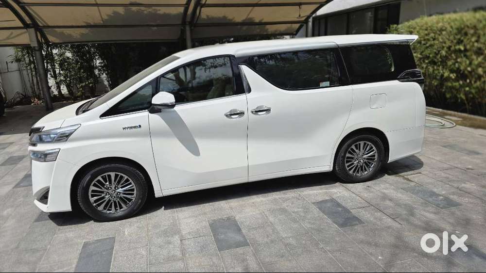 Toyota Velfire At Petrol (white)