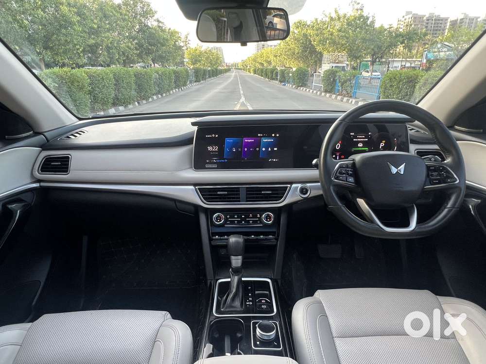 Mahindra Xuv700 2.2 Ax 7 Diesel At Str, 2025, Diesel