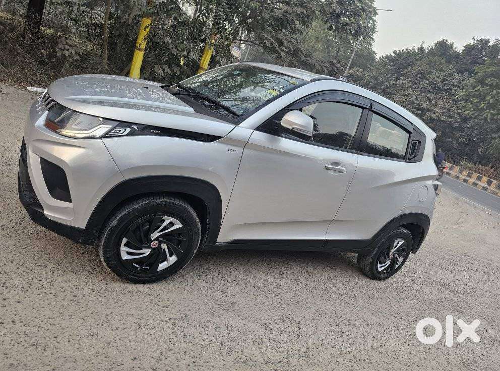 Mahindra Kuv 100