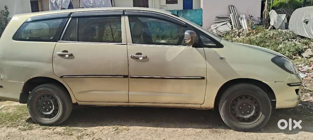 Toyota Innova Hycross 2005