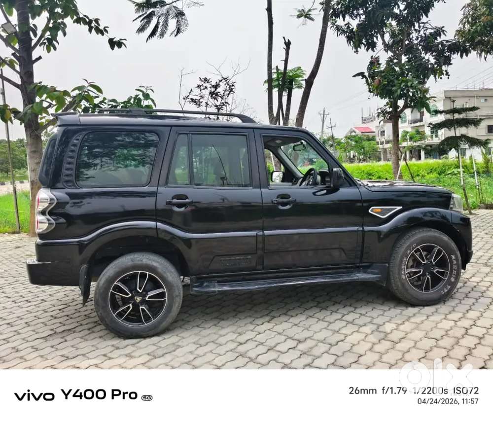 Mahindra Scorpio S10 (2016) Is A Top - Tyre Variant Of The Popular Suv