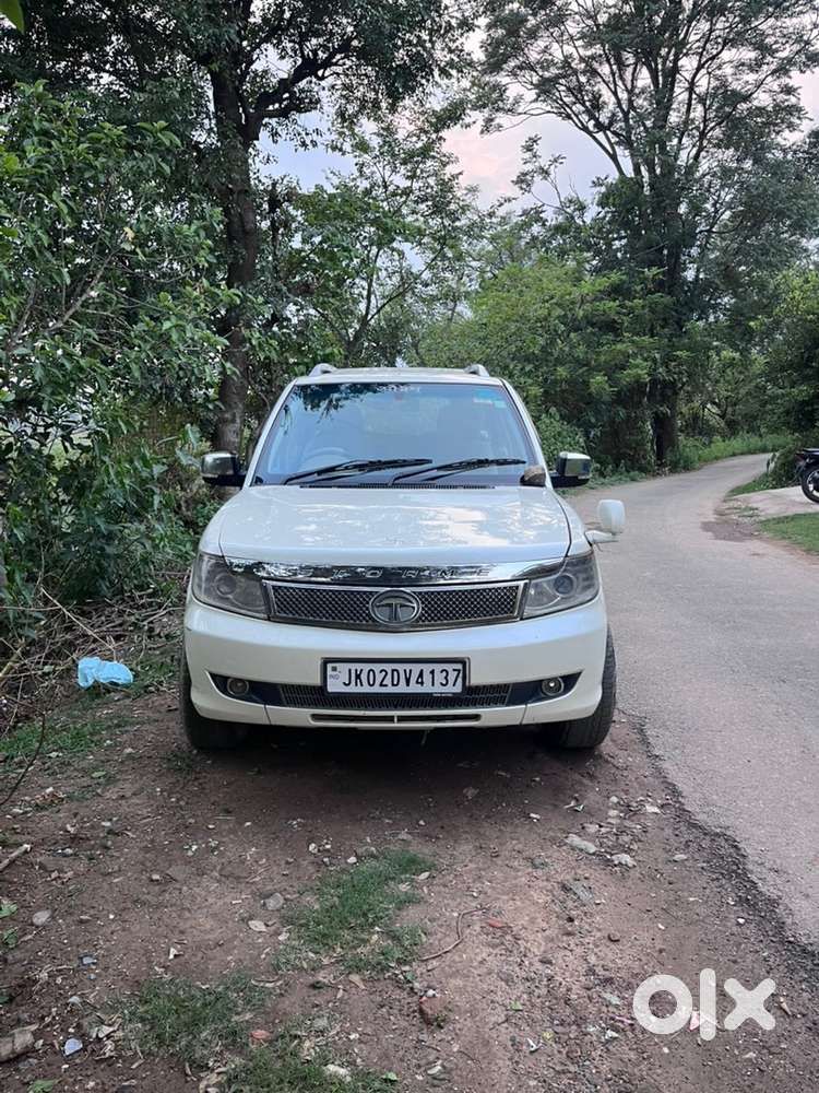 Tata Safari Storme 2015