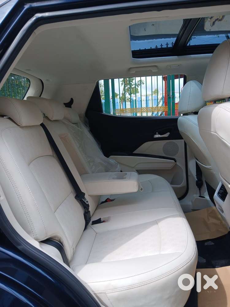 Mahindra Xuv 3xo Ax7l 1.2 Petrol At (pg), 2024, Petrol