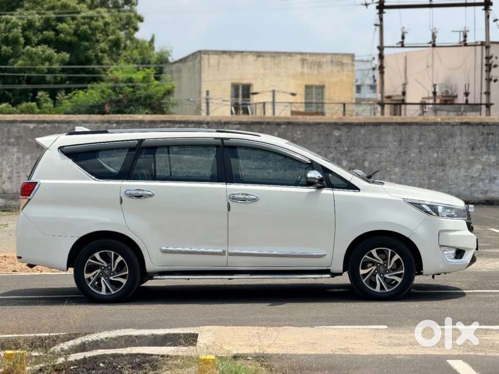 Toyota Innova Crysta 2.4 G Mt 7 Str, 2022, Diesel