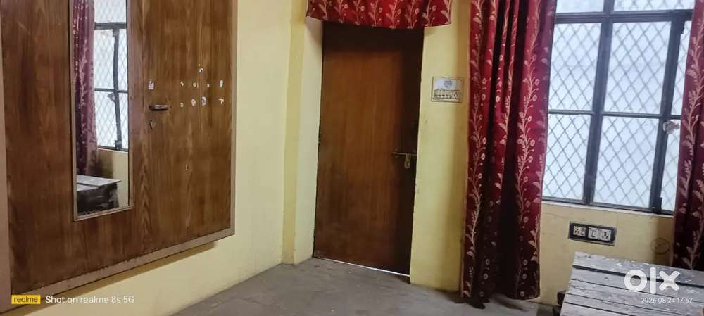 Second Floor Dependent Flat for Rent &ndash; Girls/Bachelors Only