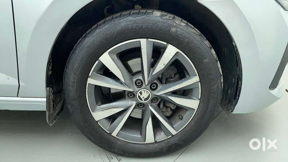 Skoda Slavia Style 1.0l Tsi At, 2022, Petrol