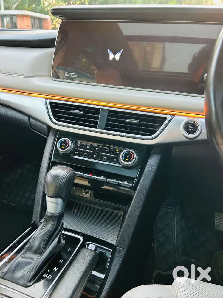 Mahindra Xuv700 2.2 Ax 7 Diesel At Str, 2023, Diesel