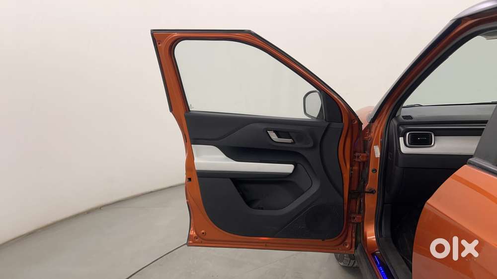 Tata Punch 1.2 Revotron Creative Dual Tone, 2022, Petrol