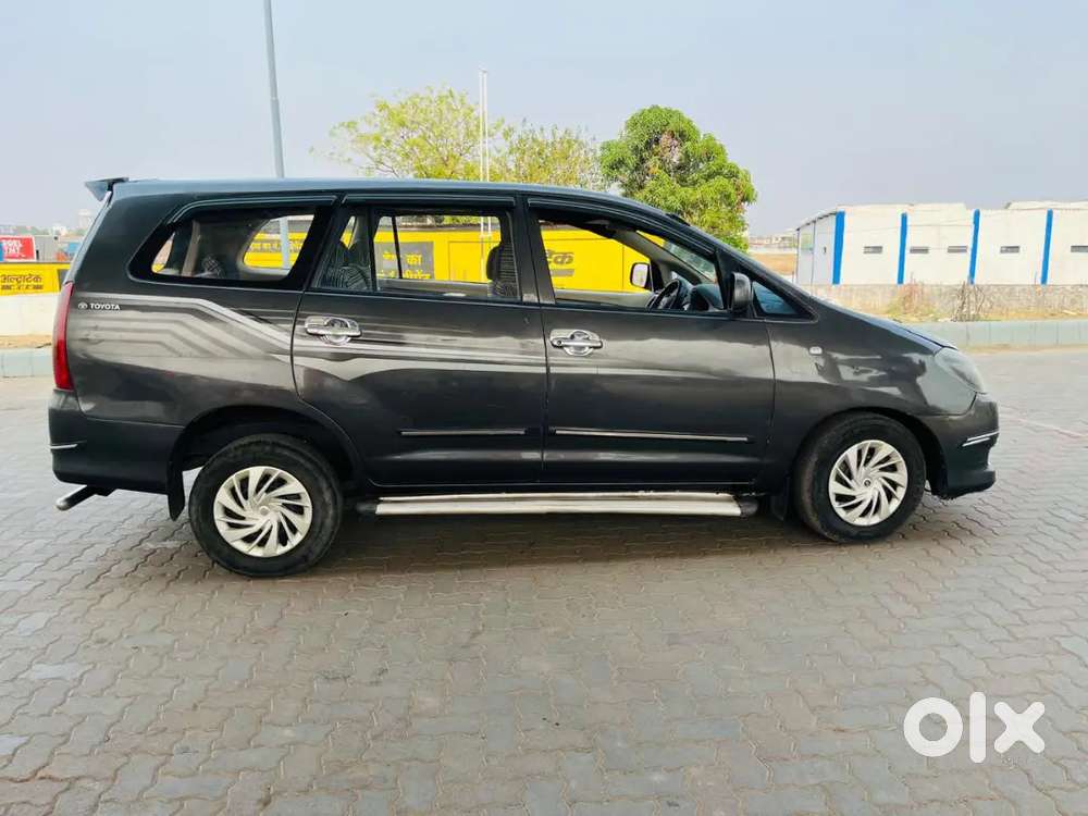 Toyota Innova Hycross 2011 Diesel 150000 Km Driven