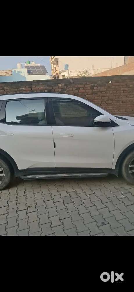 Mahindra Xuv700 Ax7 Diesel 2023 Manual Showroom Condition