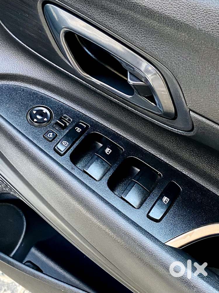 Hyundai I20 Asta (o) 1.2 Mt, 2023, Petrol