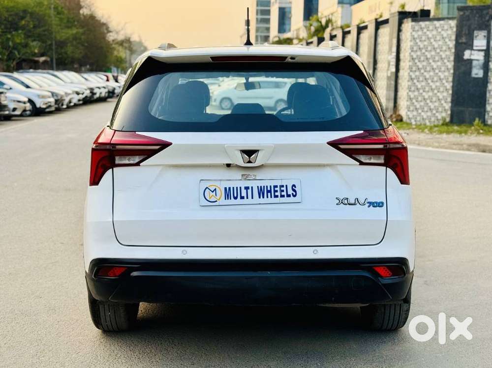 Mahindra Xuv700 2.0 Mx Petrol Mt 5 Str, 2023, Petrol