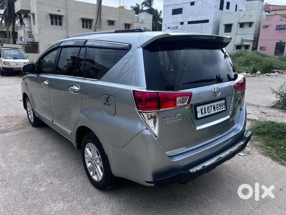 Innova Crysta 2.4 V Mt 2020