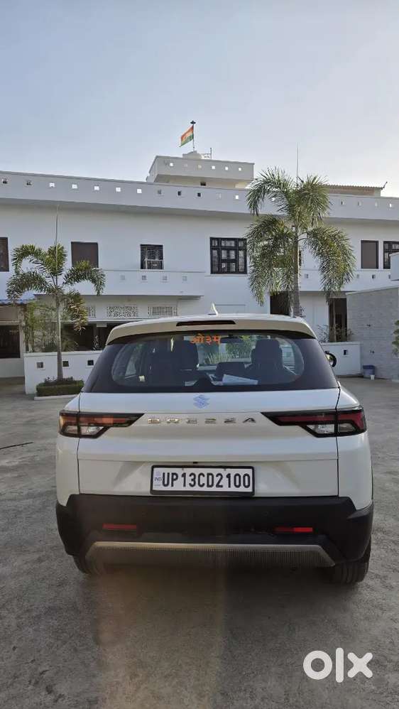 Top Model Alloy Wheel, Back Camera, Armrest