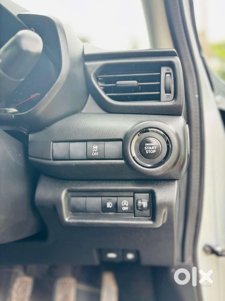 Maruti Suzuki New-gen Swift Vxi, 2024, Petrol