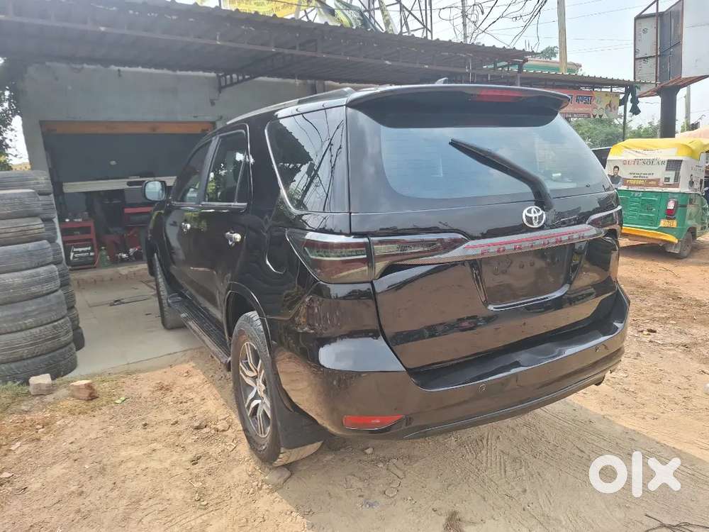 Toyota Fortuner Legender 2011
