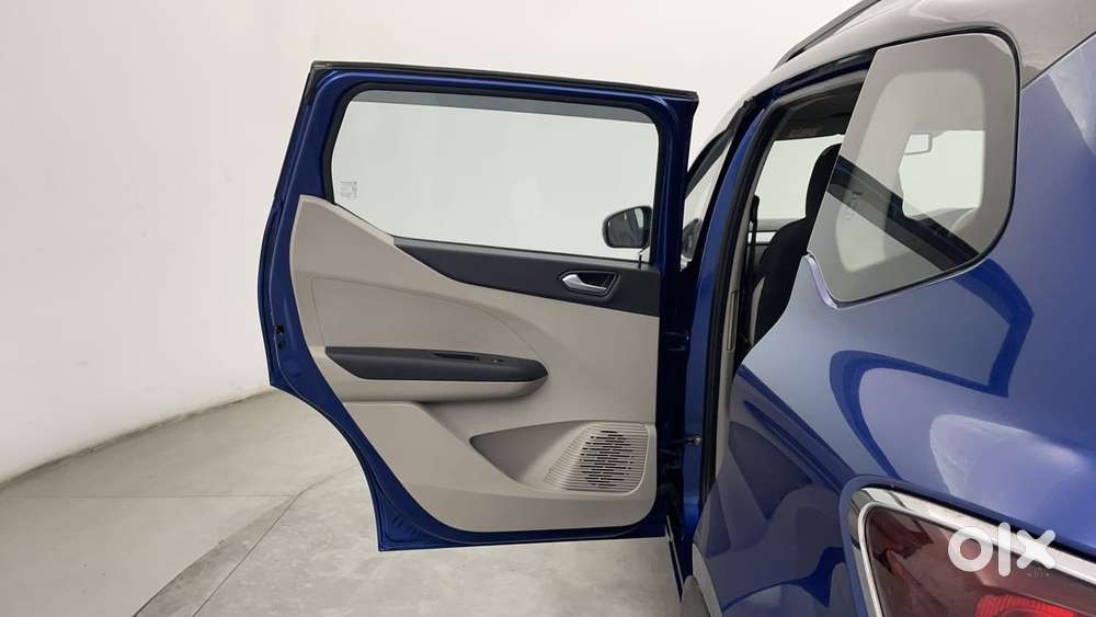 Renault Triber 1.0 Rxz Dual Tone, 2022, Petrol