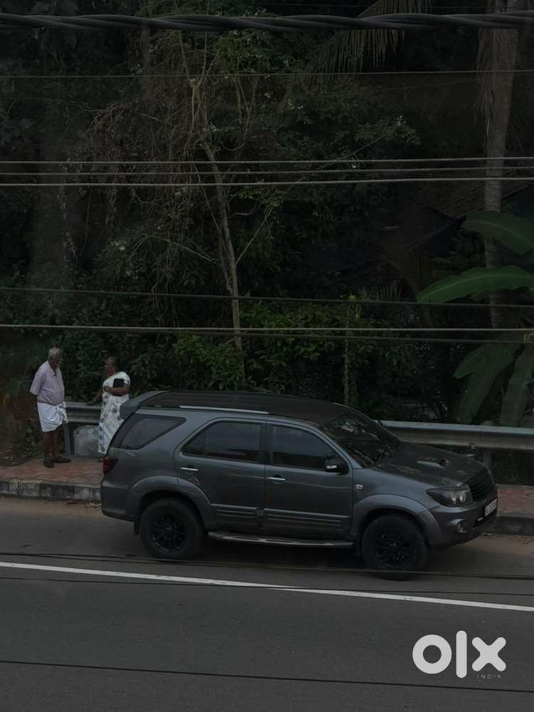 Toyota Fortuner 2010 Diesel 275000 Km Driven