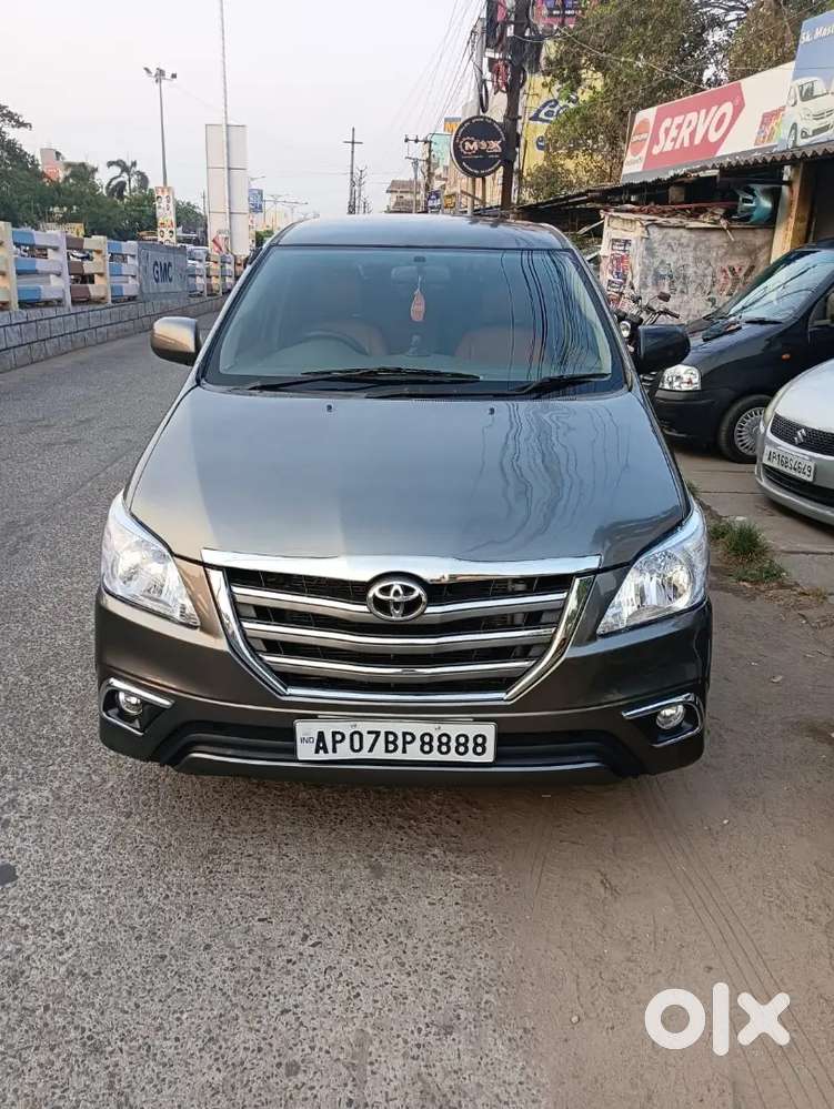 Toyota Innova 2013 Petrol Well Maintained