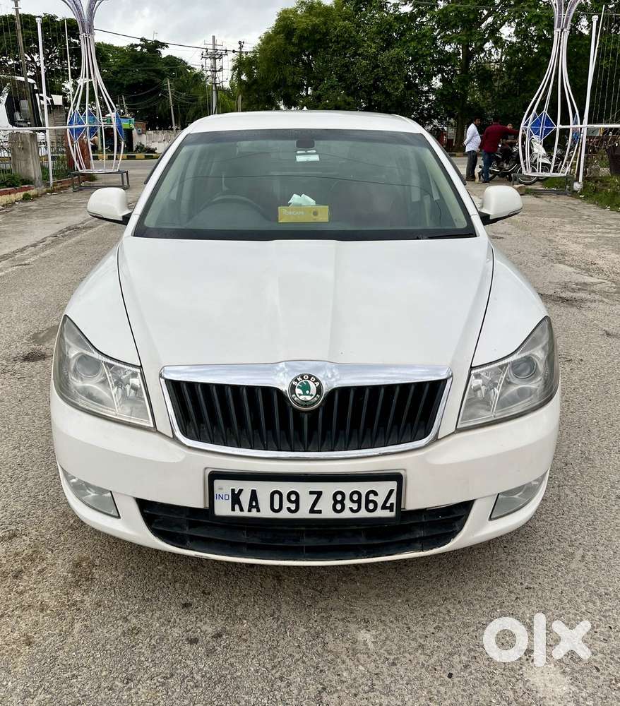 Skoda Laura Ambiente 2.0 Tdi Cr Manual, 2011, Diesel
