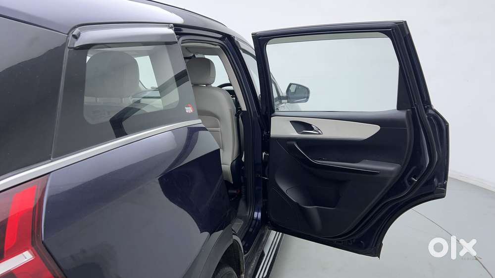 Mahindra Xuv700 2.0 Ax 7 Petrol At Str, 2022, Petrol