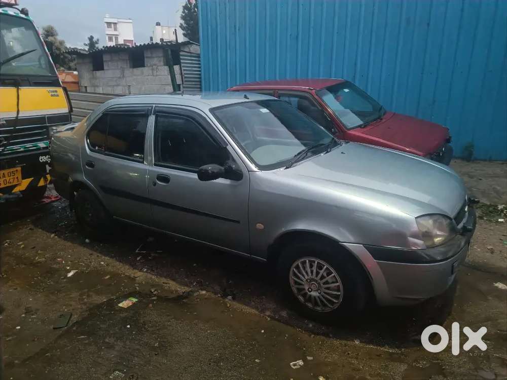 Ford Ikon 1.3 Clxi 2005 Petrol